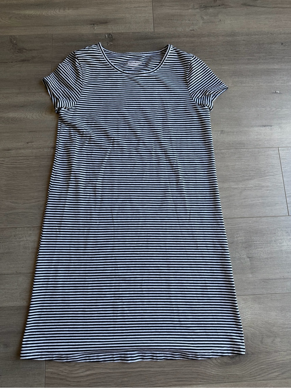 Vineyard Vines Edgartown black and white stripes dress - size XS